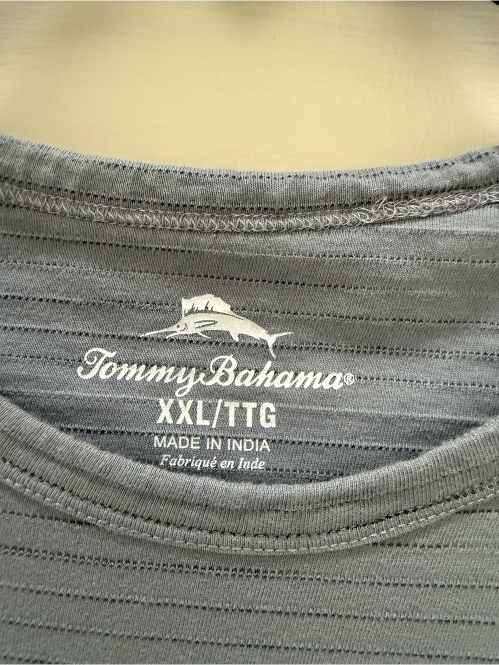 Like New Tommy Bahama Gray Short-Sleeve Tee
